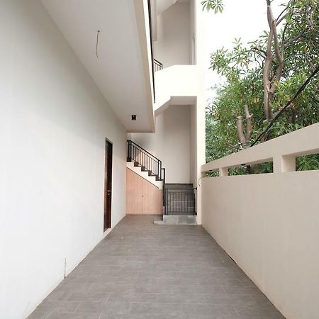 Reddoorz Near Taman Palem Hotel Jakarta Eksteriør billede
