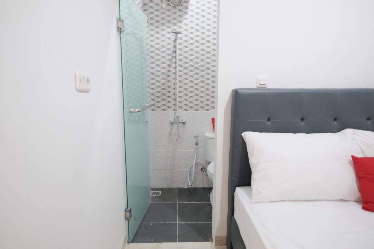 Reddoorz Near Taman Palem Hotel Jakarta Eksteriør billede