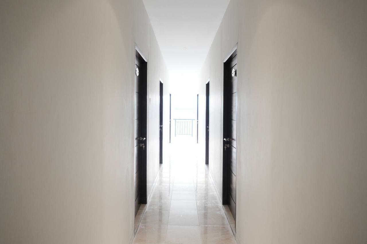 Reddoorz Near Taman Palem Hotel Jakarta Eksteriør billede